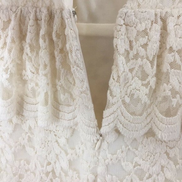 🏷️2/$15 Urban Outfitters Open Back Lace Dress - Picture 8 of 9